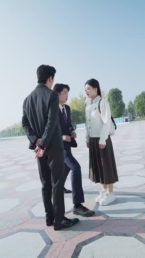 【年上大叔霸宠小保姆】93集免费在线短剧全集赏