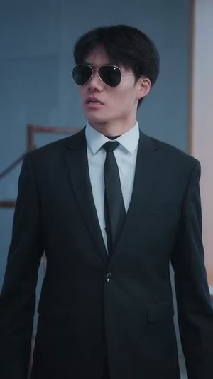 【轻拥他的月亮】100集短剧免费全集悦看