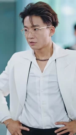 【正搬砖呢，被大小姐拉去领证了】65集完整短剧免费在线观看