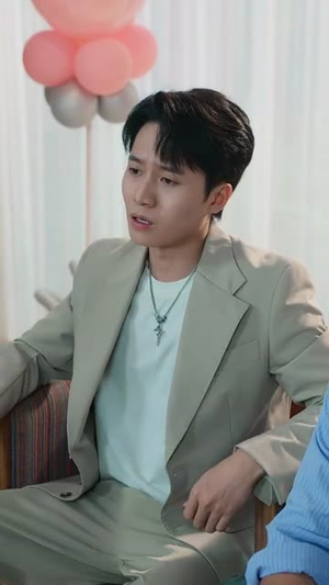 恋综显眼包顶流小花扛不住了（80集）短剧精彩推荐