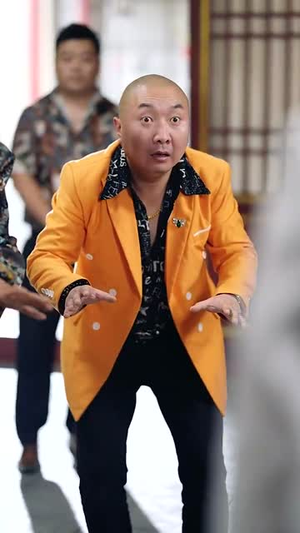 绝美师尊让我下山找明星老婆（72集）最火的短剧