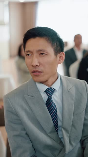 【摊牌了我能看见过去一万年】79集短剧在线免费全集细看