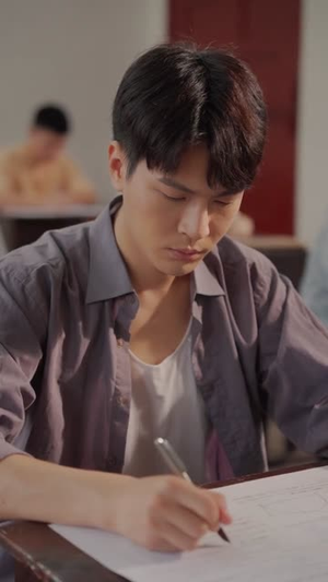 手握剧本变成七零基建王（71集）看过的人都说好