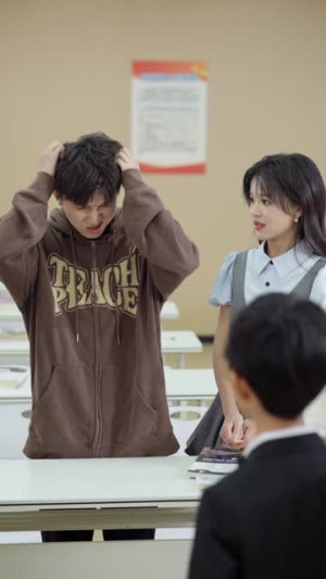 【离谱你让小孩哥给大学生上课】81集短剧免费在线观览