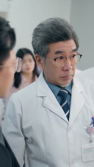 实习医生会转移疼痛，我反手转移（75集）短剧全集抢先看