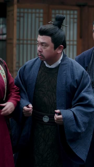 【有钱没钱，抢个皇帝回家过年】73集短剧全集免费随心看