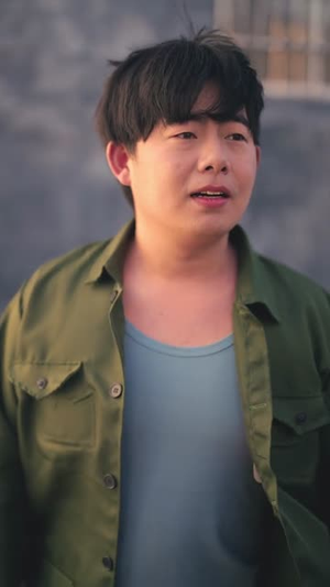 拒当接盘侠：重生鉴宝赚疯了（70集）百度网盘在线看