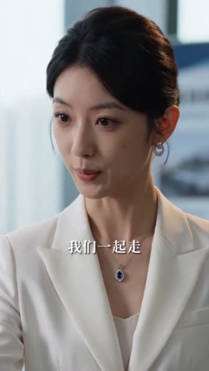 【五一借车给同事，她开我宝马跑滴滴】60集免费短剧在线速看