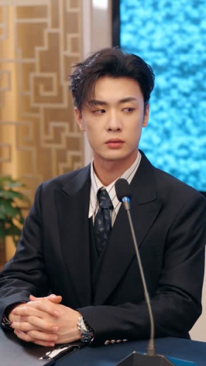【拦下影帝豪车后，我与他契约成婚】94集短剧完整版在线播放