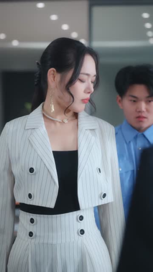 【替妹还债，校花赖上我】81集短剧免费在线随心看